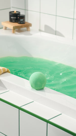 01_avobath_bath_bomb_wbbd_model_hero_2026_27