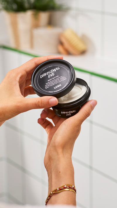 01_christmas_eve_body_butter_christmas_model_hero_2026 3