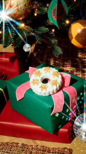 01_christmas_wreath_reusable_bubble_blower_christmas_hero_2026