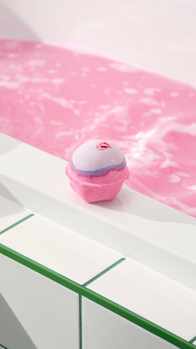 01_sex_bomb_wbbd_model_hero_2026_21