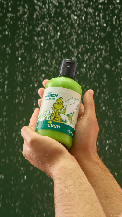 02_Sour_Grinch_Shower_Gel_Grinch_×_Lush_model_hero_2026 1