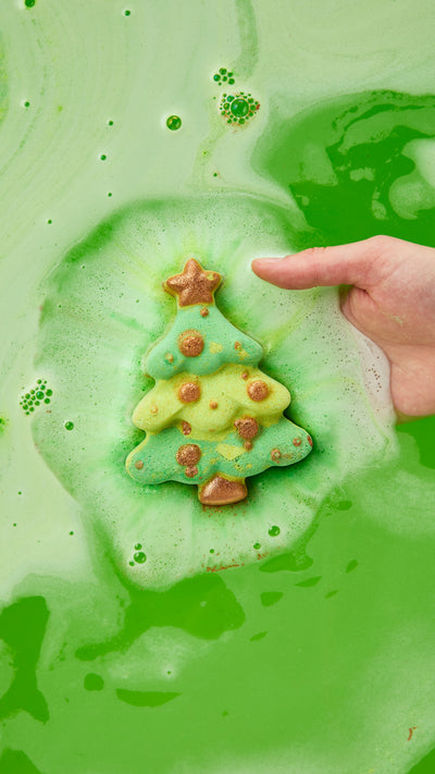 02_christmas_tree_bath_bomb_hero_2026_ 17