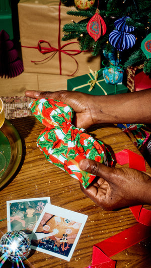02_deck_the_halls_knot_wrap_christmas_2026_173