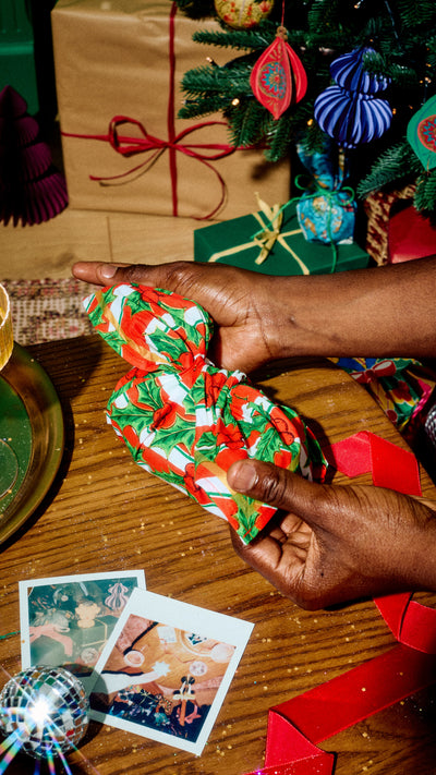 02_deck_the_halls_knot_wrap_christmas_2026_173