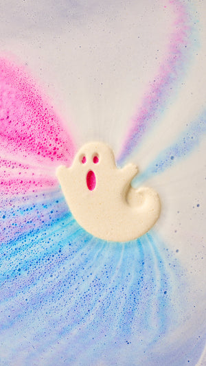 02_ghostie_bath_bomb_halloween_hero_2025_04
