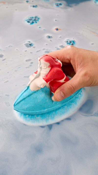 02_jet_ski_bath_bomb_hero_bath_art_christmas_2026 5