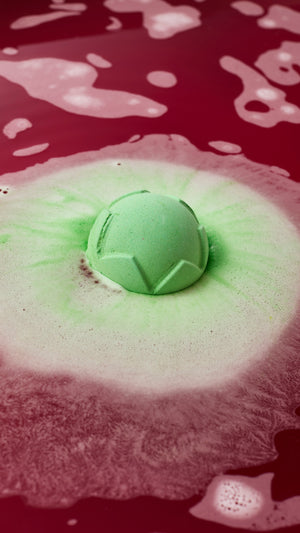 02_lord_of_misrule_bath_bomb_hero_2026_ 2_autumn_gourmand_