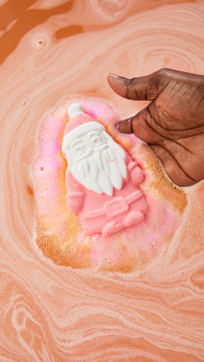02_magical_santa_bath_bomb_hero_2026_ 7