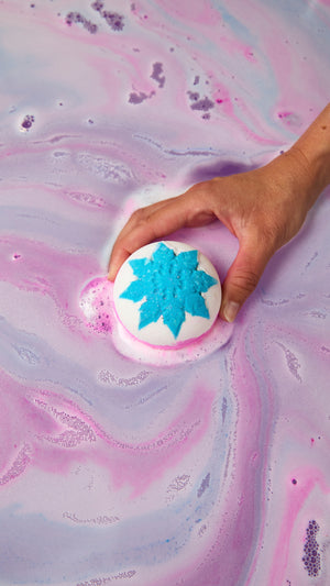 02_snow_fairy_bath_bomb_hero_2026_ 7