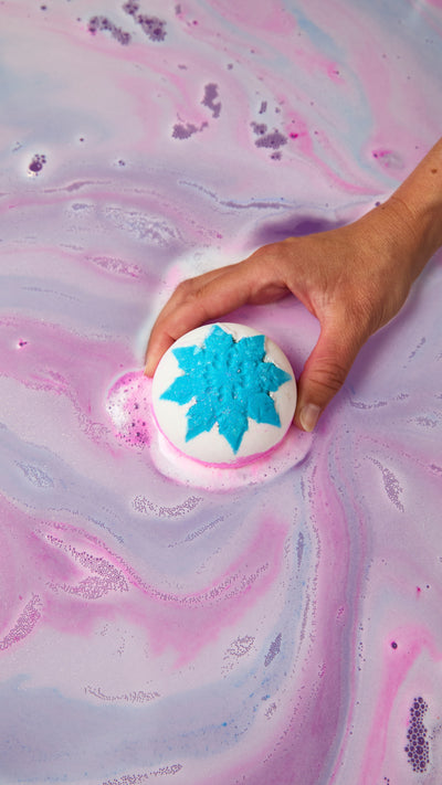 02_snow_fairy_bath_bomb_hero_2026_ 7