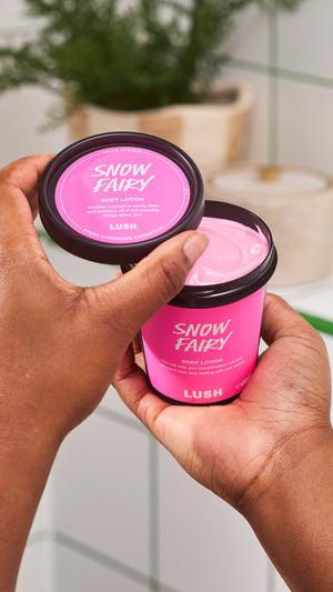 02_snow_fairy_body_lotion_christmas_model_hero_2026 2