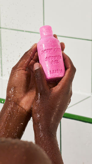 02_snow_fairy_naked_shower_gel_christmas_model_hero_2026 3
