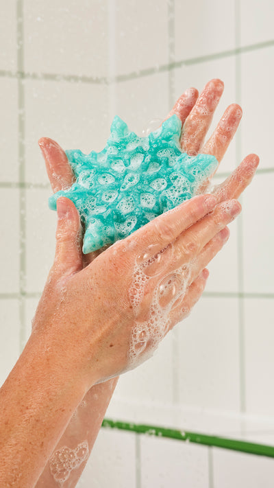 02_snowflake_shower_gummy_christmas_model_hero_2026 11