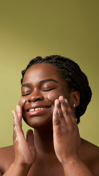 02_strawberry_picking_facial_gummy_lush_2026_37