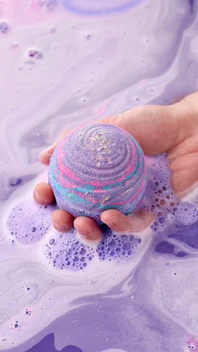 02_sugar_plum_fairy_bath_bomb_hero_bath_art_christmas_2026 5