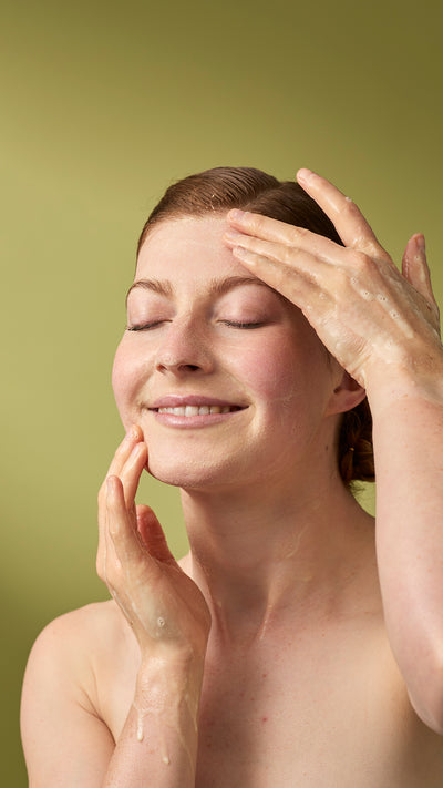 02_telling_the_bees_facial_gummy_lush_2026_28