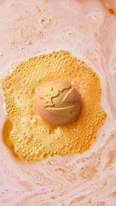 02_yog_nog_bath_bomb_hero_bath_art_christmas_2026 6