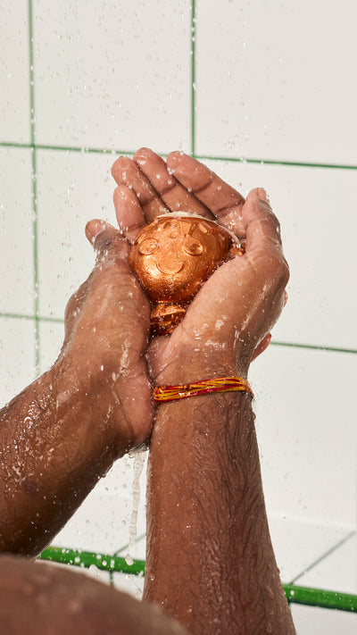 03_christmas_pud_shower_jelly_christmas_model_hero_2026 3