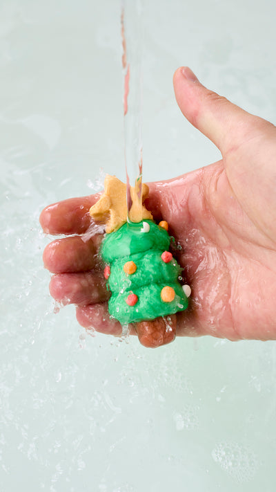 03_christmas_wreath_fun_hero_bath_art_christmas_2026 4