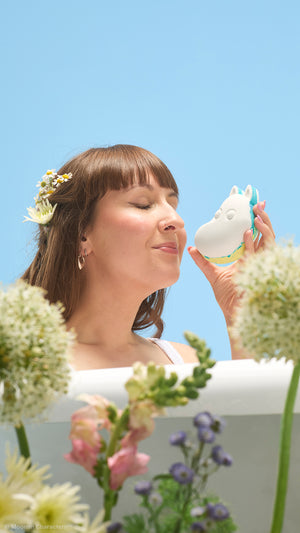 03)moomintroll_bath_bomb_lush_x_moomins_model_hero_2026 1