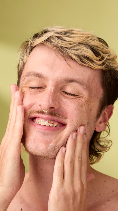03_pumpkin_facial_gummy_autumn_fresh_model_hero_2026 11
