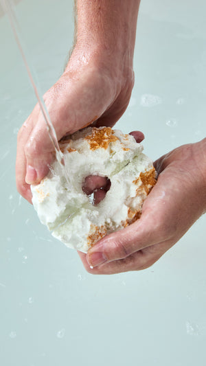 04_christmas_reath_bubble_bar_hero_2026_ 5