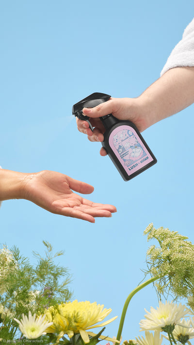 04) cloudberry_body_spray_lush_x_moomins_model_hero_2026 1