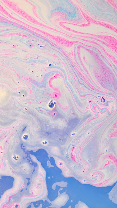 04_ghostie_bath_bomb_halloween_hero_2025_03