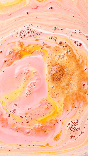 04_lush_pudding_bath_bomb_hero_bath_art_christmas_2026 11