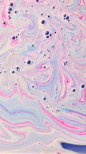 05_ghostie_bath_bomb_halloween_hero_2025_10