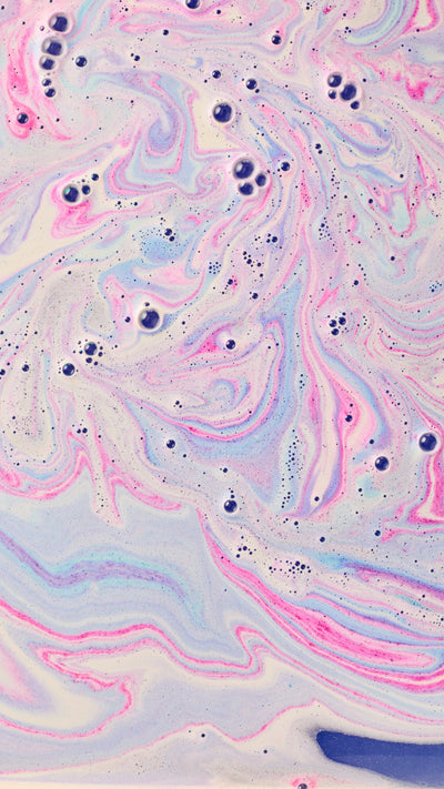 05_ghostie_bath_bomb_halloween_hero_2025_10
