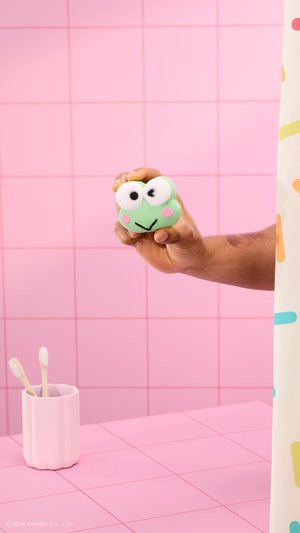 2_kerokerokeroppi_bath_bomb_lush_x_hello_kitty_model_hero_2026  3