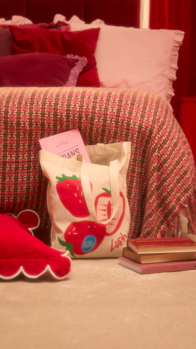 2_strawberry_fruit_tote_bag_group_lush_2025_18