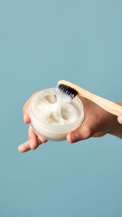 cool-with-fluoride-toothpaste-zahnpflege