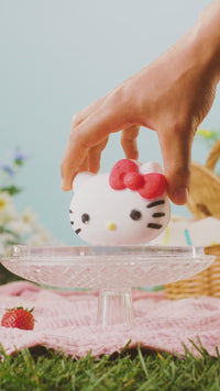 9075_hello_kitty_bath_bomb_picnic_in_use_1080x1920_2026 (1)