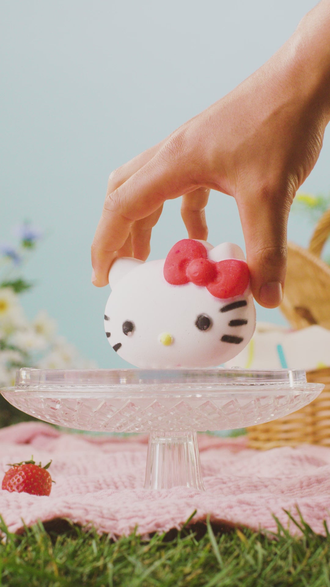 9075_hello_kitty_bath_bomb_picnic_in_use_1080x1920_2026 (1)