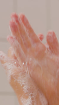 smores_shower_gel_christmas_in_use_1080x1920_2026
