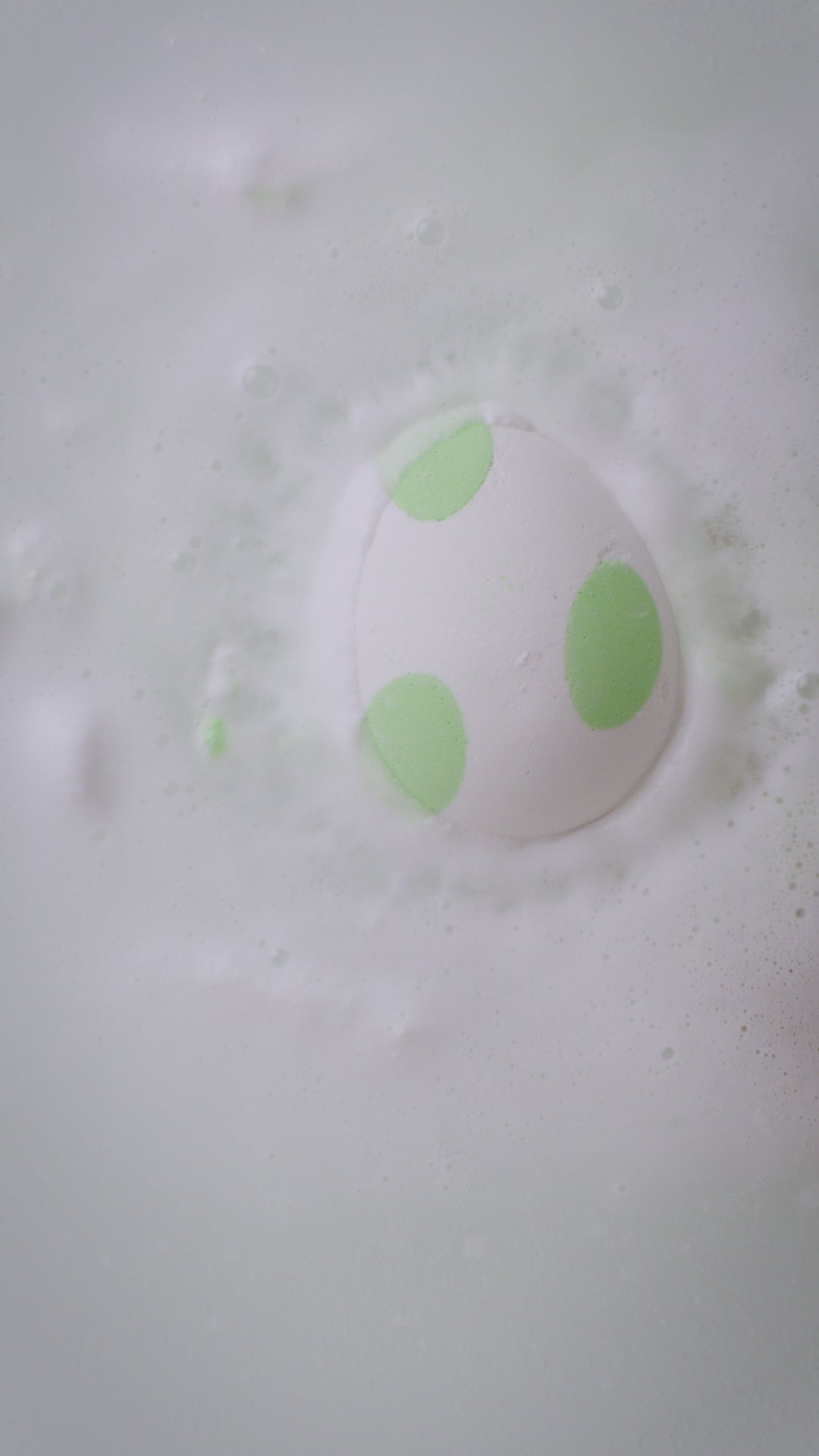 Yoshi_egg_red_bath_bomb_9066_hero_1080x1920_2026 (1)