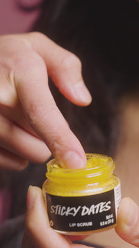 sticky-dates-lip-scrub-lippen-balsam-&-peeling