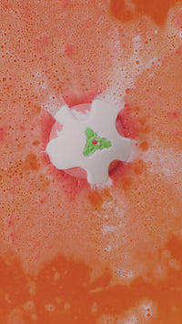 lush_pudding_bath_bomb_christmas_in_use_1080x1920_2026