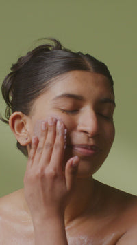 bright-and-beautiful-facial-scrub-reiniger