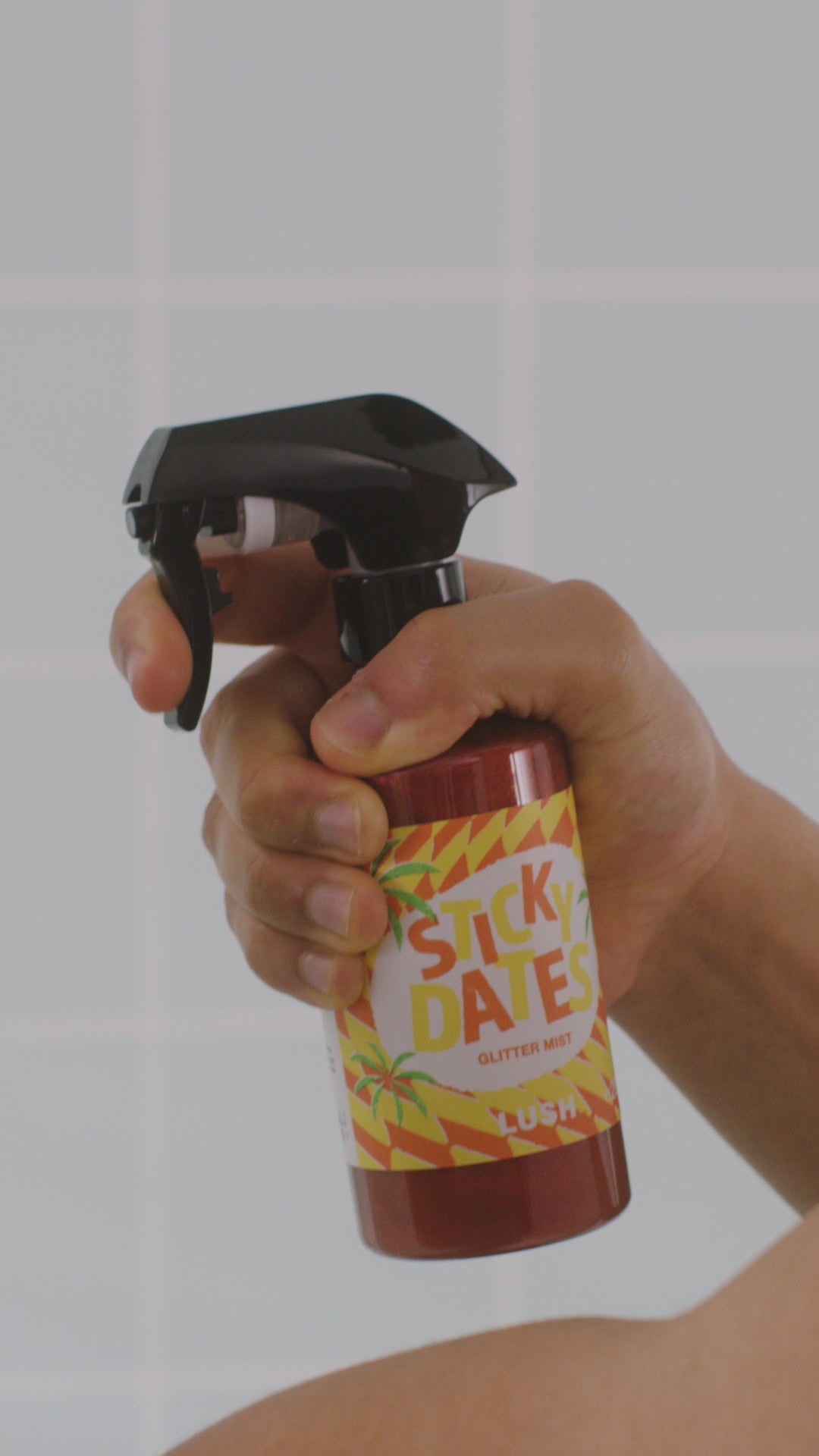 sticky-dates-glitter-mist-spray-