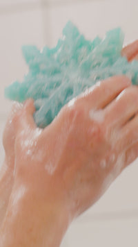 snowflake_shower_gummy_christmas_in_use_1080x1920_2026