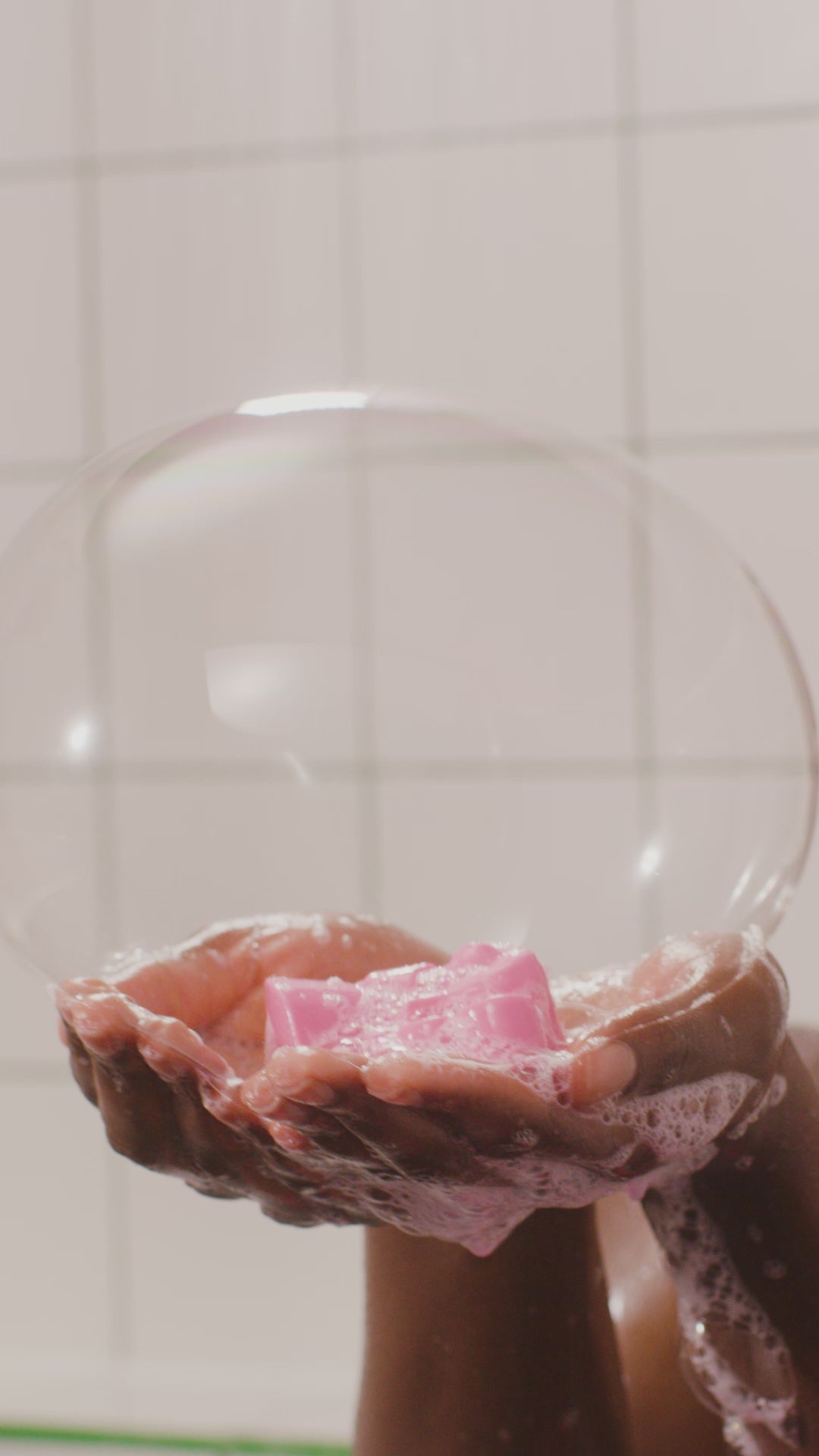 snow_fairy_shower_jelly_christmas_in_use_1080x1920_2026