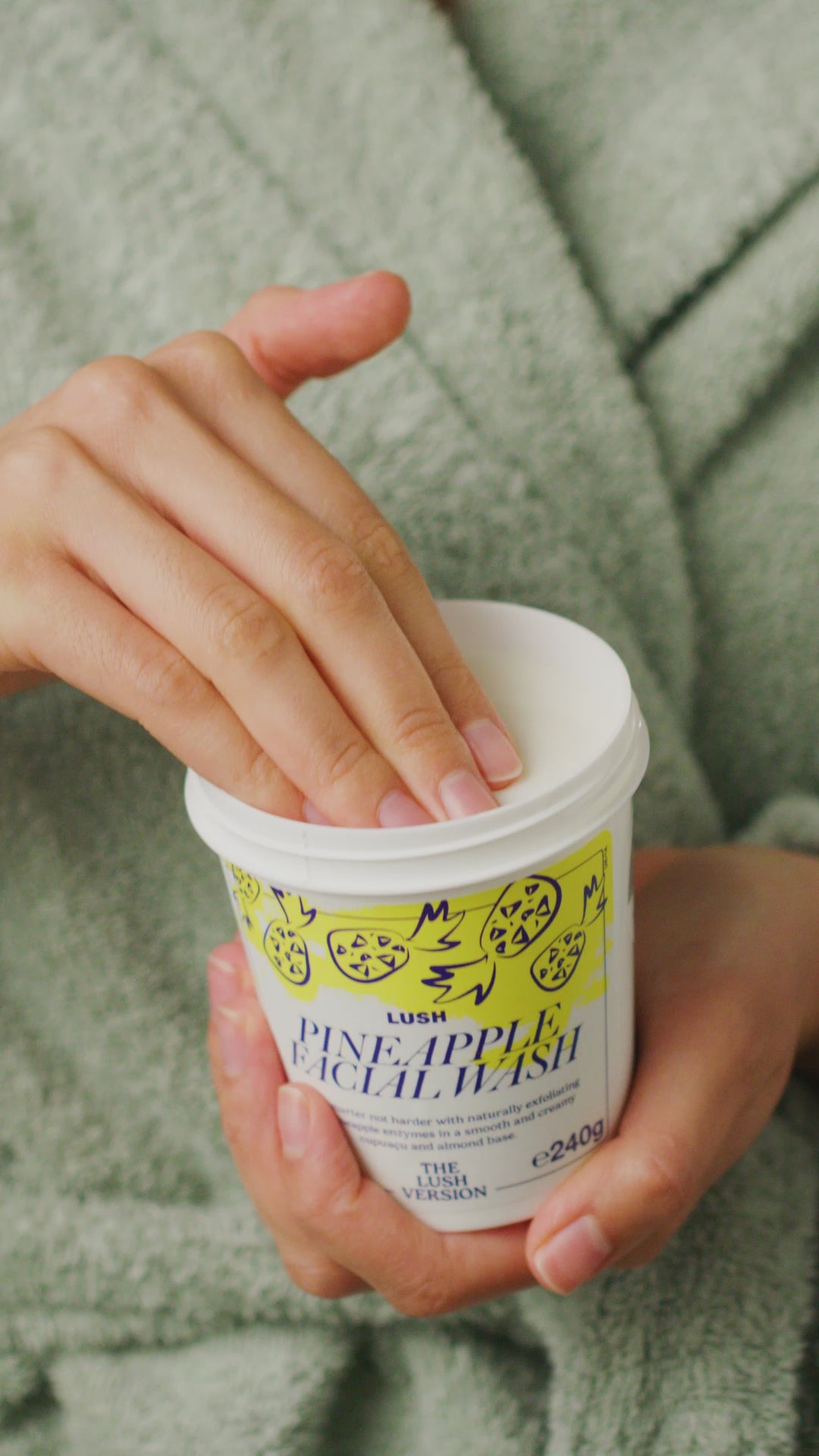 pineapple-facial-wash-reiniger