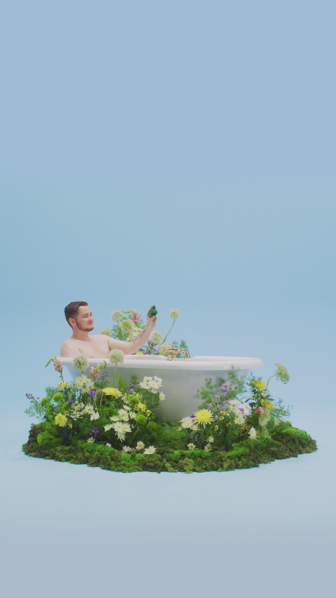 9071_snufkin_shower_gummy_in_use_1080x1920_2026