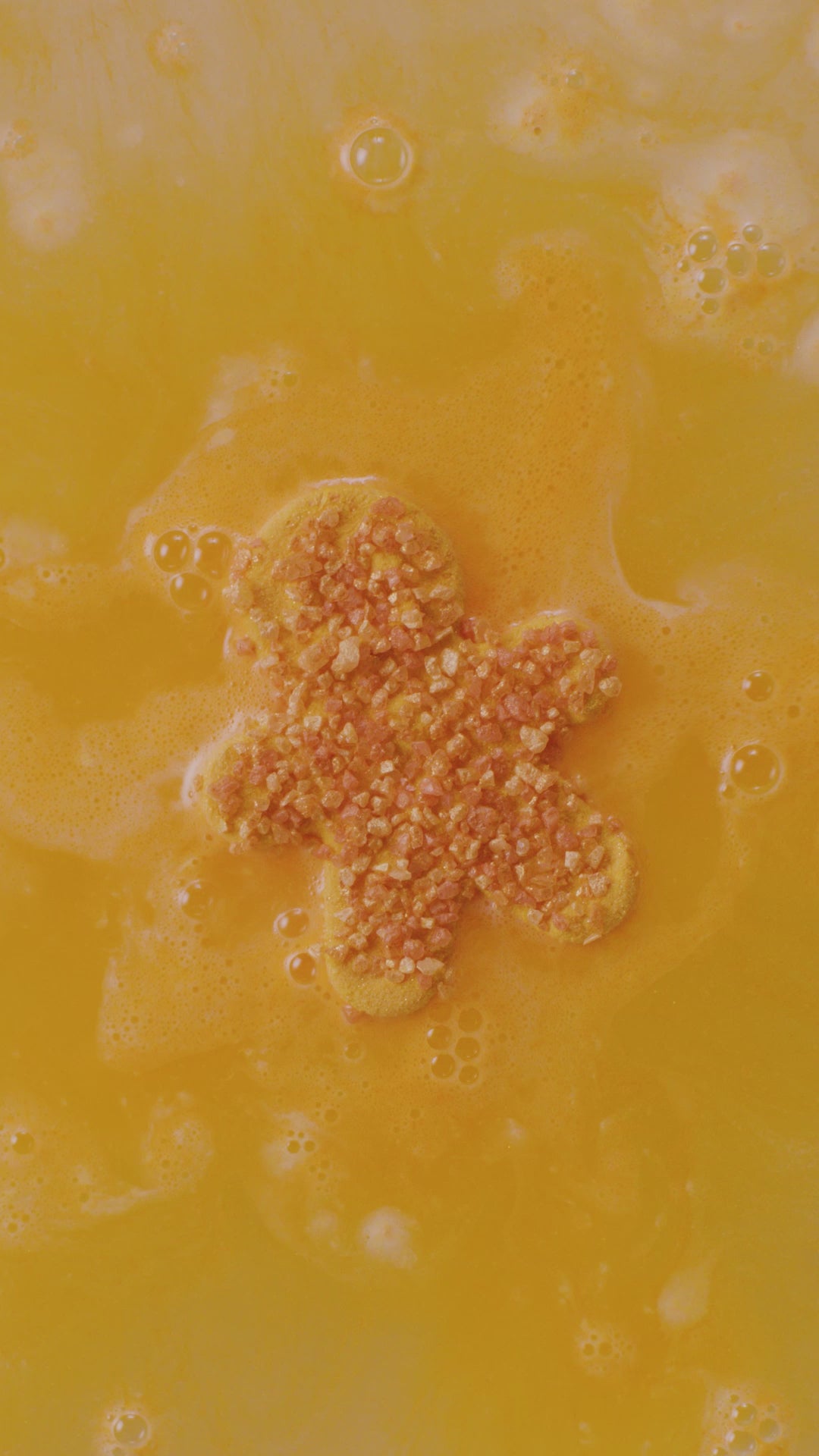 gingerbread_sparkle_bath_bomb_christmas_in_use_1080x1920_2026