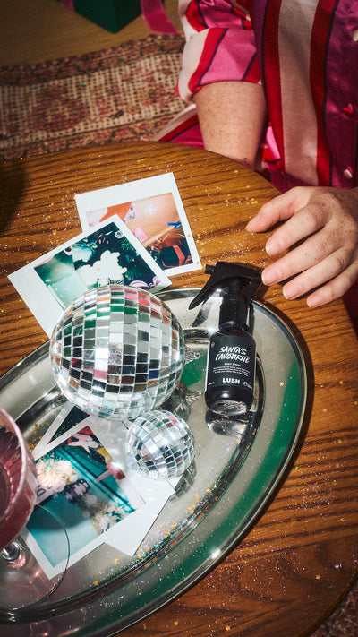 santas_favourite_body_spray_christmas_model_hero_2026