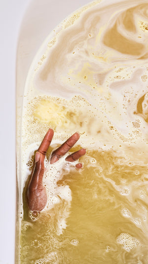 sticky-dates-bath-bomb-