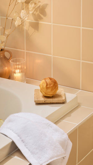 sticky-dates-bath-bomb-